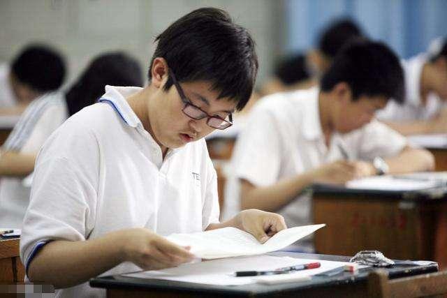 手机是如何毁掉一个孩子的？让数据告诉你真相，你还敢给孩子买吗