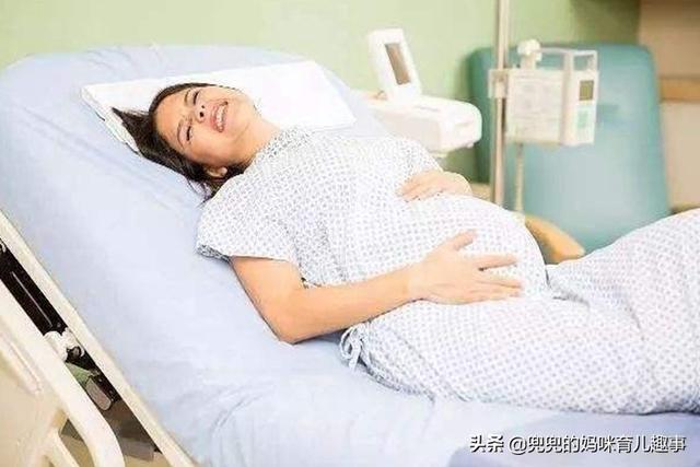 孕妇分娩时先见红是女孩，先破水就是男孩？医生：早就决定好了