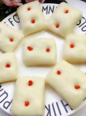 宝宝辅食这样做，奶香馒头“爱不释口”，蓬松暄软，营养美味