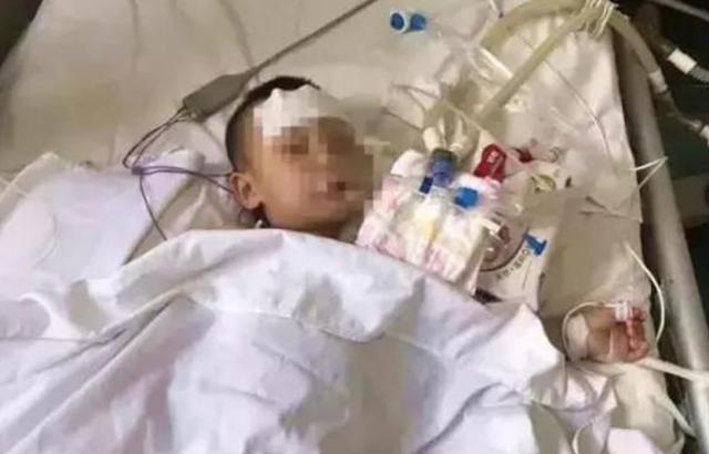 孩子偷偷喝一口，抢救4小时才捡回一条命，这东西说不定你家也有