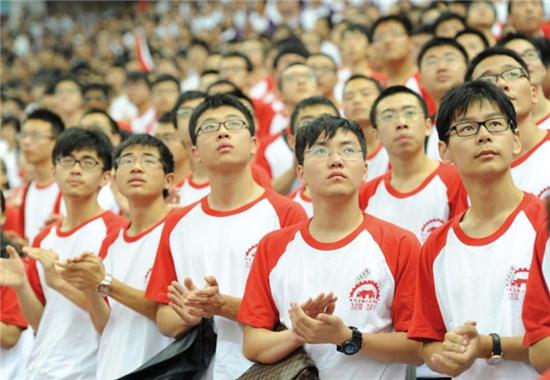 两岁孩子近视900度，美国儿科协会：科技越发达，近视越严重