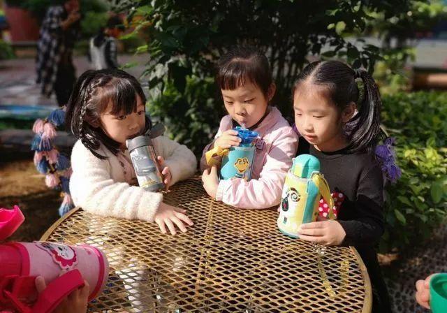 为何女孩更容易比男孩“性早熟”？医生：家有女儿的，最好早知道