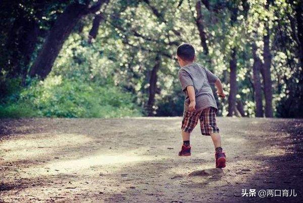 除了“放羊式”和“虎妈式”教育方式，国外心理学家更看好这一种