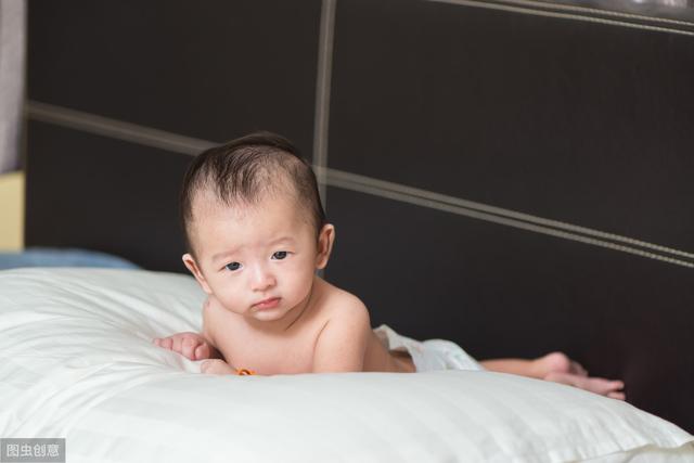 家长一直纠结，新生儿睡觉需要枕头吗？里面门道原来这么大，收藏