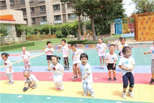 红黄蓝幼儿园18个家庭即将走进《七巧板》