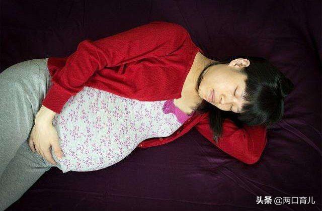 孕晚期如何判断何时分娩？孕妈关注身体这4个变化，往往很准确