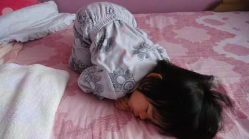 娃娃3部位常摸，儿科医生：促进智力发育，孩子未来感激你