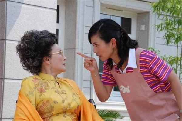 老人带娃，为什么儿媳总给“差评”？老人这3点心酸，真的得体谅