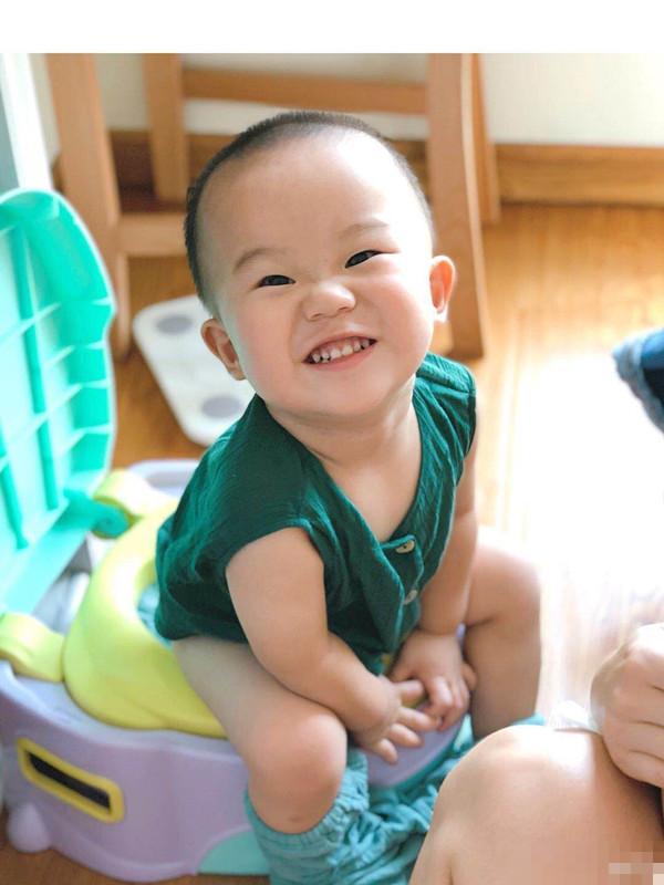 这个月龄宝宝要开始训练如厕了，或早或晚都不好，家长千万别错过