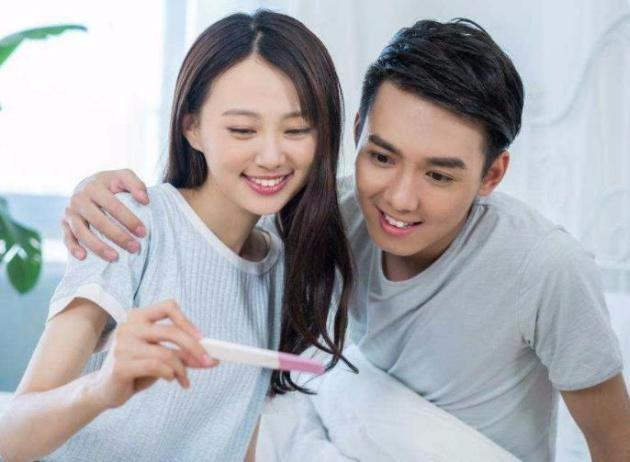 验孕棒显示两条红杠，先别急着高兴，3件事要先确认好