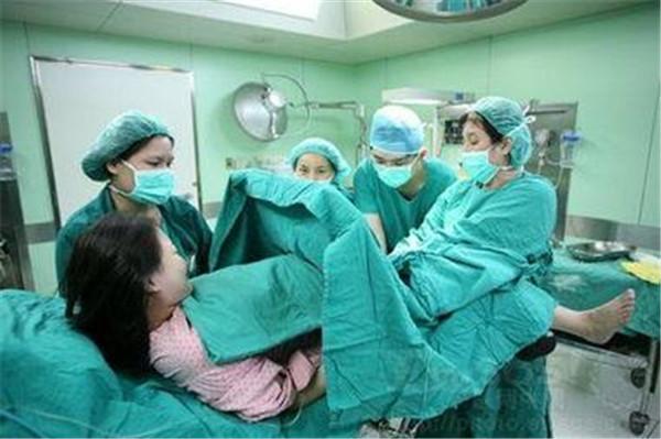 分娩时宝宝从肚子里出来的瞬间，产妇是什么感受？你肯定想不到