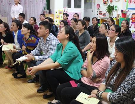 妈妈去学校，一定要避免穿这几种衣服，否则孩子会感到自卑和尴尬