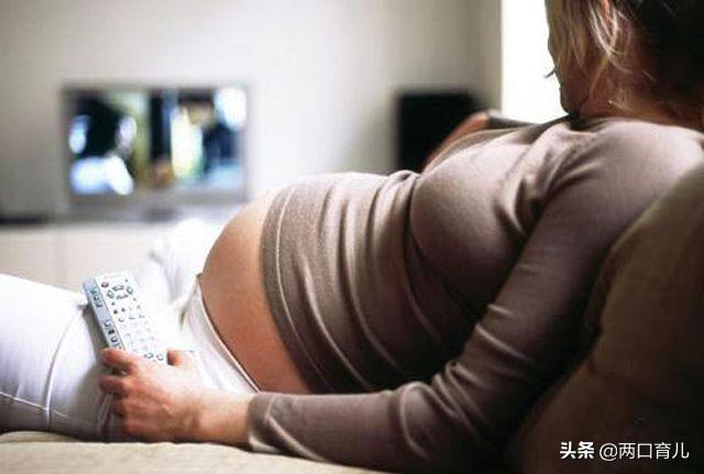 孕期最好别熬夜，对胎儿的“杀伤力”太大，尤其是这2点