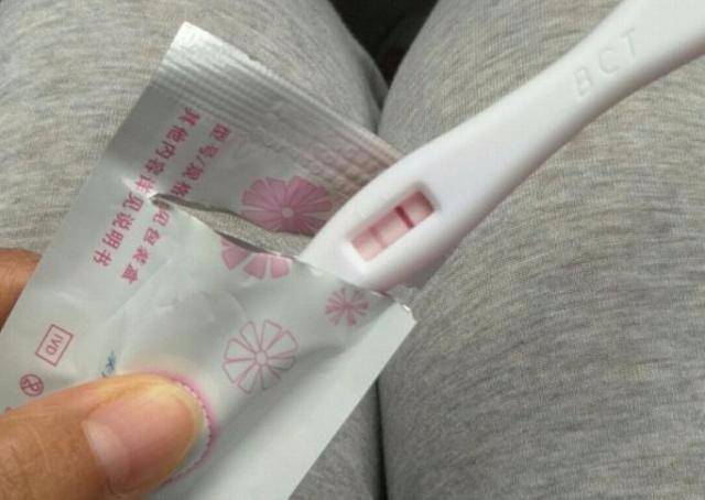 验孕棒显示两条红杠，先别急着高兴，3件事要先确认好