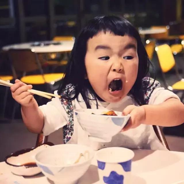 饭桌上的中国孩子、美国孩子和韩国孩子