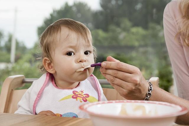 宝宝断奶不用愁，4步教你正确离乳