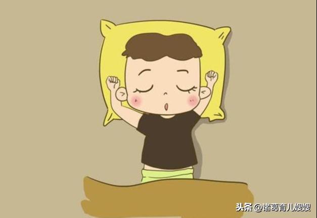 宝宝总是喜欢保持双手过头的睡姿？知道答案后父母心里轻松多了