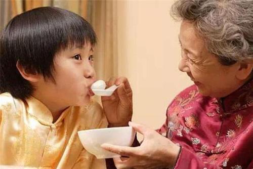 “后悔帮女儿带娃吗”这位姥姥心底真实的回答，让所有妈妈泪目