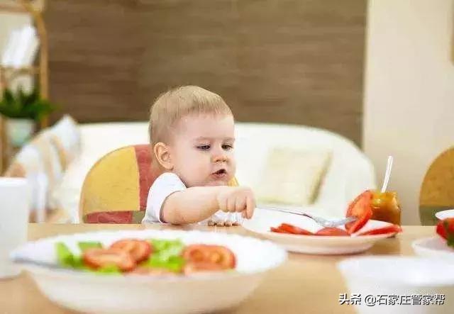 1-2岁的宝宝不爱吃饭，宝妈应该怎么办？