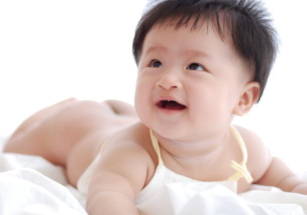 宝宝放屁非常臭，大多都是这几个因素导致的，宝妈可别大意了