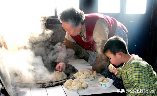 这种新型“不孝”比啃老还坑父母，大半年轻人都在做，真的很现实