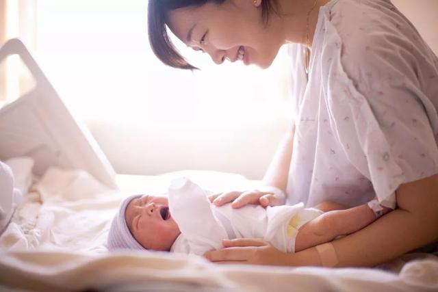 第一次当妈难免紧张，科学育儿，聊聊你信奉的6个“伪攻略”