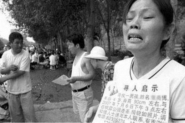 孩子差一点就被拐走了，人贩子的骗术防不胜防，家长要时刻注意