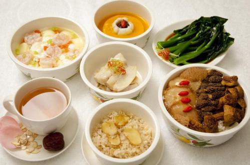 产后坐月子，传统饮食习惯和月子餐公司，哪种对产后恢复更有利？