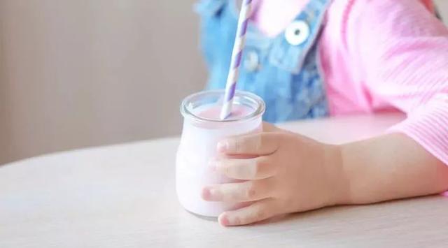 孩子吃了冰箱里的水果和酸奶，结果……