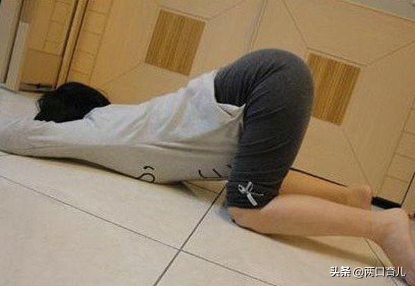 孕期胎位正不正，就看宝宝的手脚放在哪里，在家也能知道