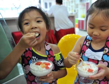暑假来临，宝妈带娃：这3种食物少给孩子吃，会拖垮脾胃又积食