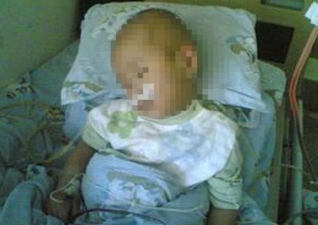 女童被阿姨亲了一口，之后一直处于昏迷状态，家长要注意这三类人