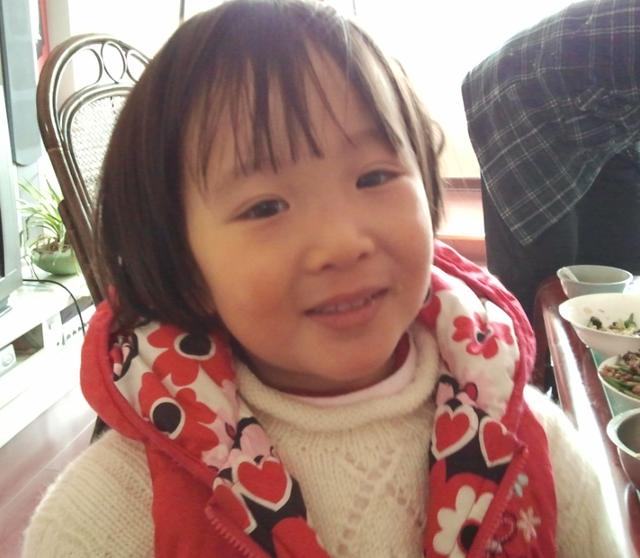在奶奶家住了段时间，6岁女孩胸部隆起！妈妈发愁：都是吃出来的