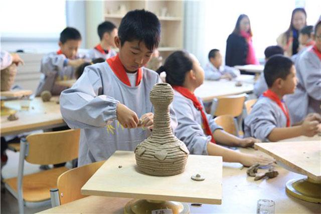 让孩子赢在起跑线上，抢跑式教育是否值得？家长切记不要揠苗助长