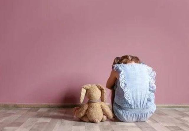 孩子16个月还不会做这几件事情，要小心了，别让自闭症耽误孩子