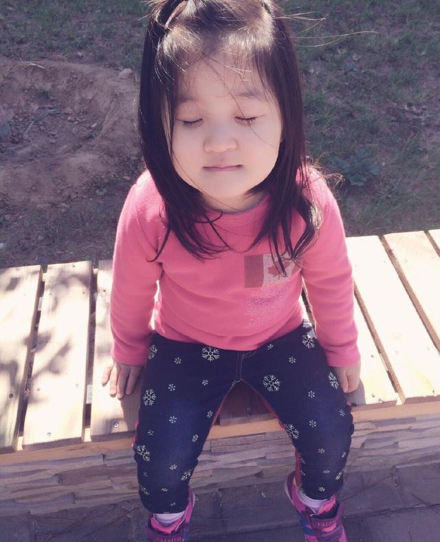 把4岁女儿送到乡下奶奶家，一个星期后去接孩子，妈妈差点没认出