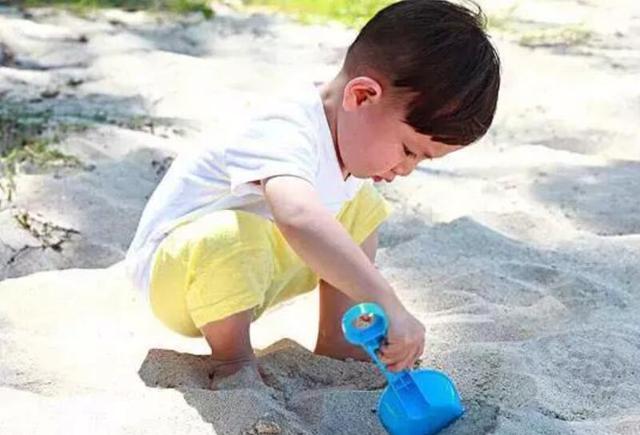 孩子贪玩不听话，软硬兼施都不行，做好这几点孩子乖乖回家