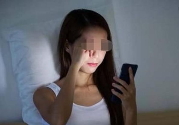 怀孕后，常熬夜玩手机，宝宝会怎么样？三种情况孕妈要有谱