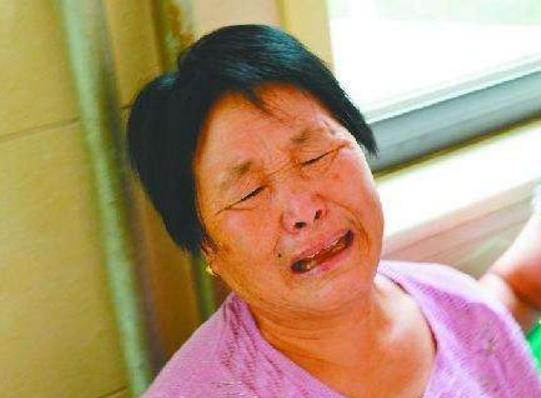 为了让丈夫有后，45岁孕妈拼命怀四胎，孩子生下后全家都乱套了