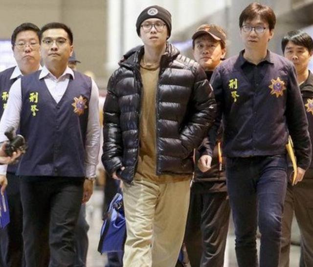 12岁断奶15岁分房睡的男孩，如今活成什么样？错误教育毁了三代人