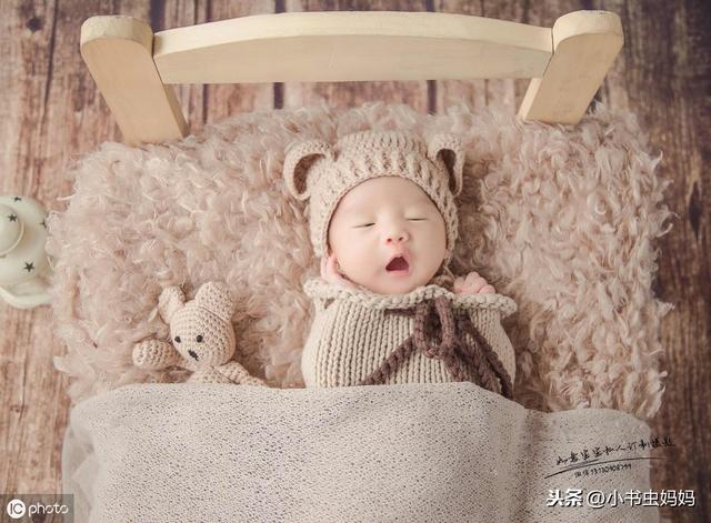 4个月婴儿在床上险些窒息？潜伏在宝宝周围的危险，父母要重视
