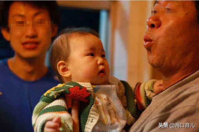 孩子认生怎么办？4个办法帮孩子变得更开朗，人际交往更容易
