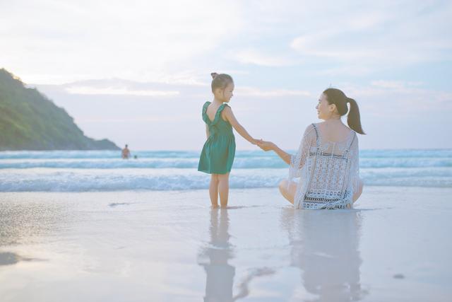 海边旅游回来4岁孩子皮肤被晒伤，医生：孩子比大人更需要防晒
