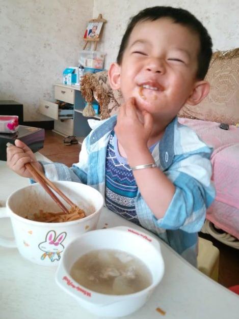 5岁孩子再难长高，可能终生1米1，妈妈痛哭，不该这么喂