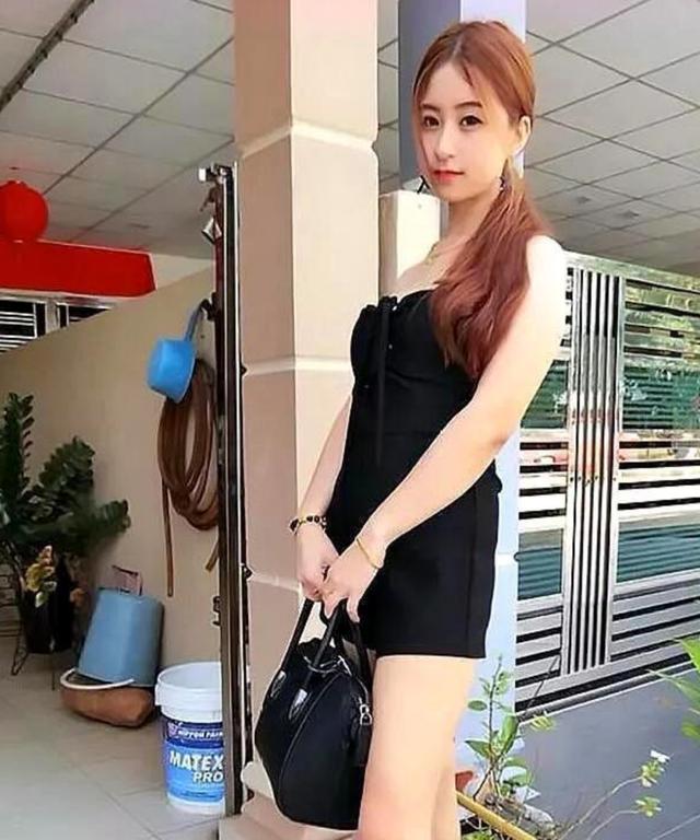 20几岁的辣妈生了四胞胎，迅速恢复身材后，这个变化让她难接受