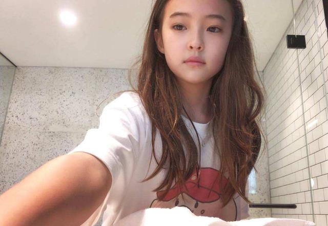 女儿太漂亮是好事吗？父母这两句话没交代到位，美貌反倒成拖累