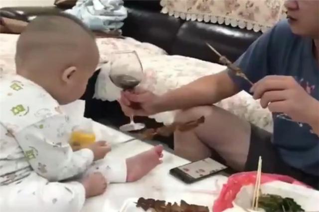 爸爸的带娃场面，宝妈看完不淡定，网友：孩子活着就行