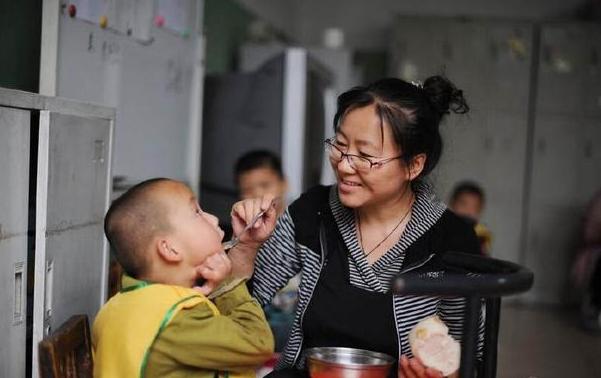 医生忠告：这4种辅食很危险，宝宝吃后致命！家长还被蒙在鼓里