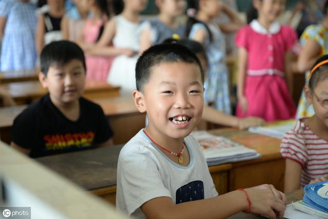 孩子的心灵成长需要肯定，欣赏孩子的才华，并不会使孩子骄傲