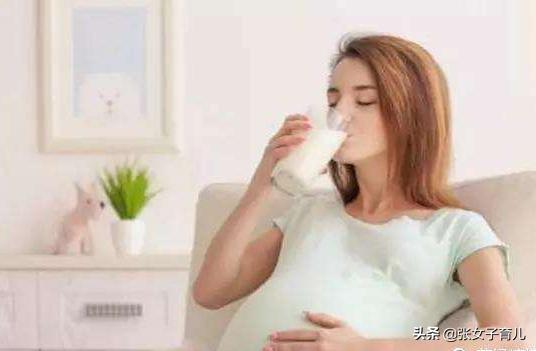 牛奶对胎儿发育好处多多，但是很多孕妈都犯了这3个误区，别大意